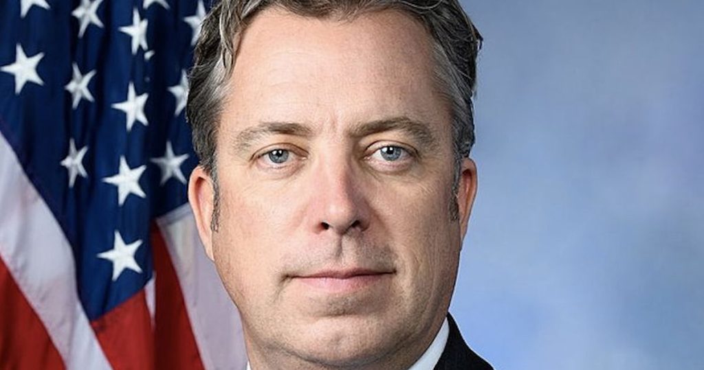 El representante que calificó el espectáculo de medio tiempo de Bad Bunny como “pornografía gay” ahora dice que los musulmanes “no pertenecen” a Estados Unidos