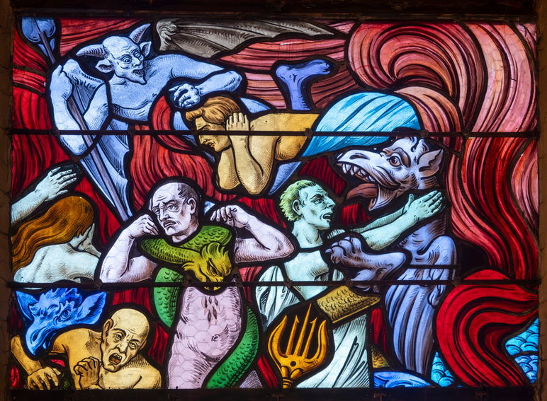 En Troyes, Francia, una vidriera (siglo XIX) que muestra el infierno y los demonios atormentando las almas.