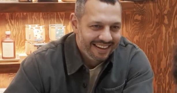 Este sobreviviente de la terapia de conversión se postula para el Congreso y quiere prohibir la práctica a nivel federal