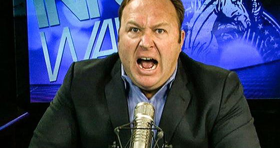 Hasta Alex Jones se avergüenza de Donald Trump