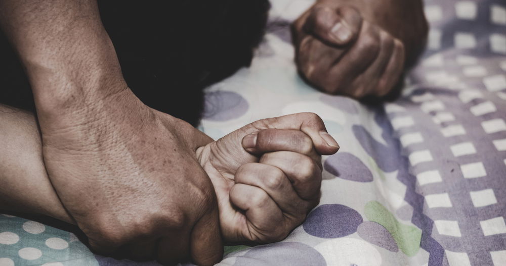 Hombres relacionados con pandillas y policías de Kenia sentenciados por ataque violento a dos amigos homosexuales