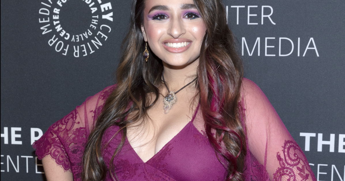 Jazz Jennings comparte un emotivo video de papá llorando cuando le prohibieron jugar fútbol femenino