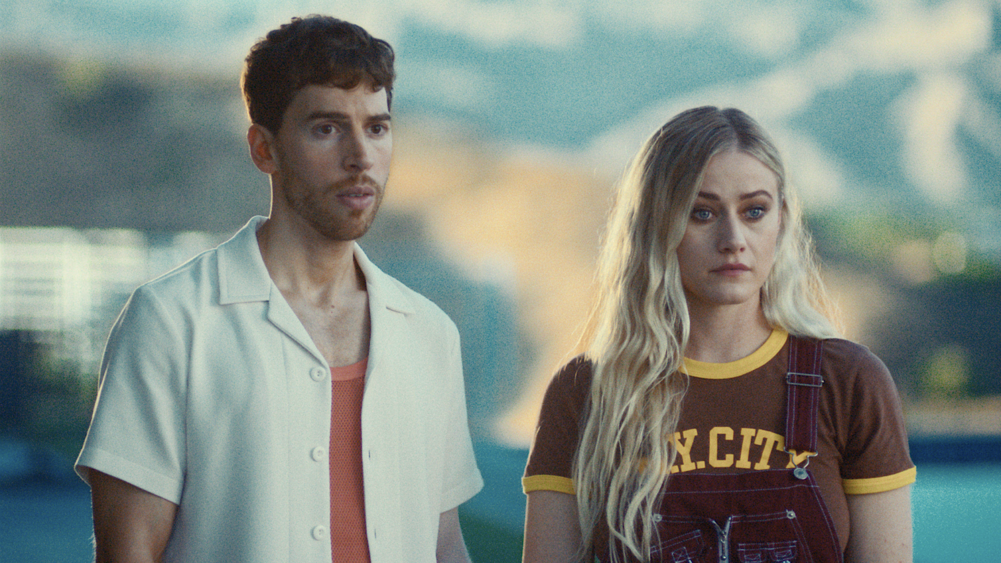 Jordan Gavaris habla sobre 'Touch Me' mientras analiza Queer Shame y las salvajes escenas de terror detrás de la película (exclusivo)