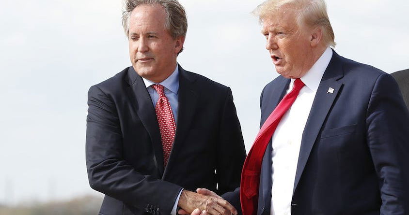 Ken Paxton presenta la primera denuncia anti-trans en el baño antes de la acalorada segunda vuelta del Senado