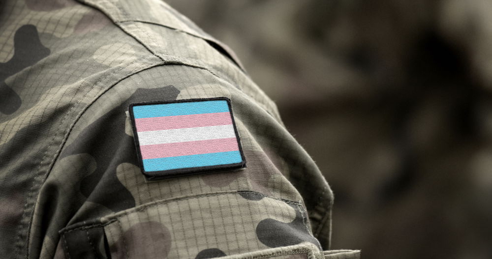Las endebles razones de Trump para la prohibición militar trans refutadas en un nuevo estudio