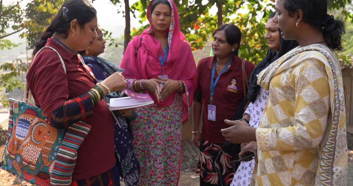 Las “hermanas de confianza” trans en la India brindan atención médica a más de 1.500 niños inmigrantes