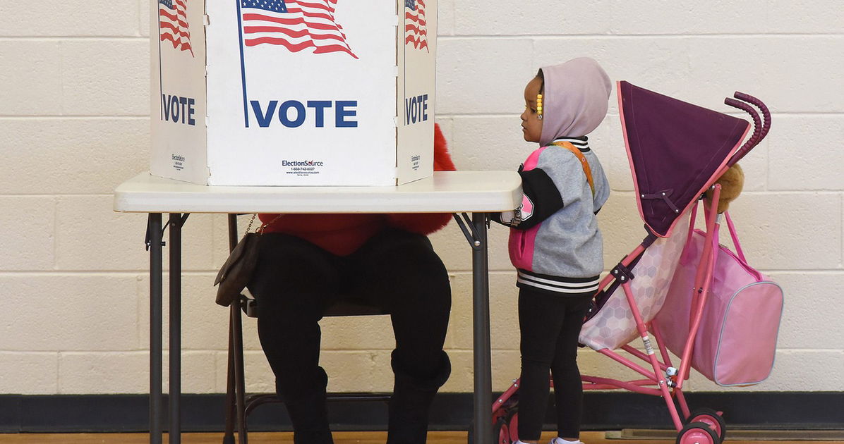Los demócratas que apoyaron a Trump perdieron anoche sus elecciones frente a los progresistas en Carolina del Norte