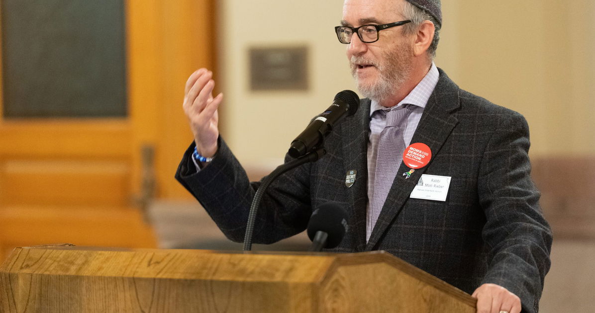 Rabino excluido de la galería del Senado estatal después de protestar contra el proyecto de ley anti-trans: "Estoy haciendo lo que Dios quiere"