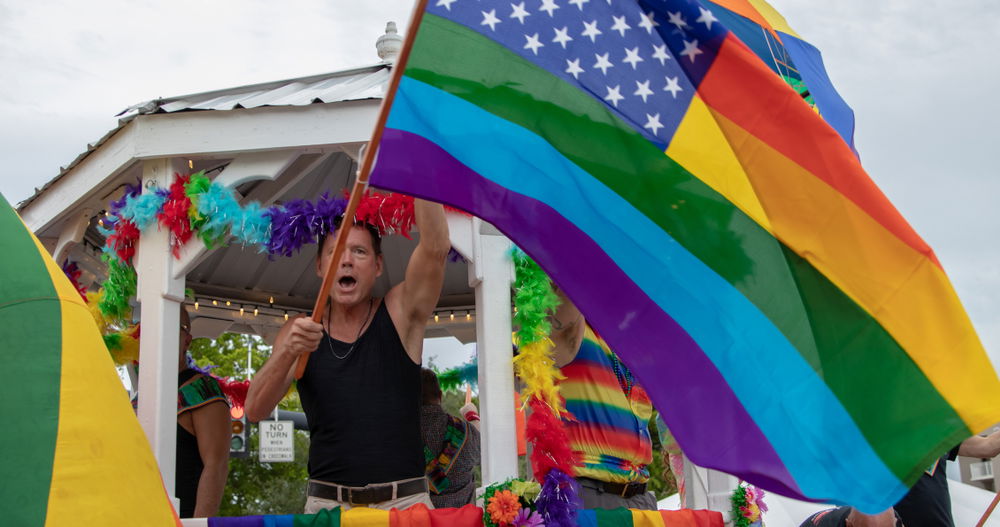 Ron DeSantis pronto podría firmar un proyecto de ley anti-LGBTQ+ que podría prohibir los eventos del Día de San Patricio