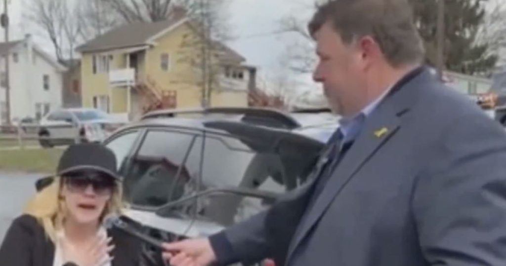 “Se están dando cuenta”: el tres veces votante de Trump lo llama un “montón de mierda sin valor”