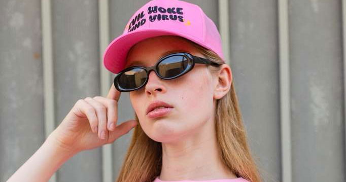 Vivian Wilson convierte el comentario anti-trans de Elon Musk en una recaudación de fondos para jóvenes LGBTQ+