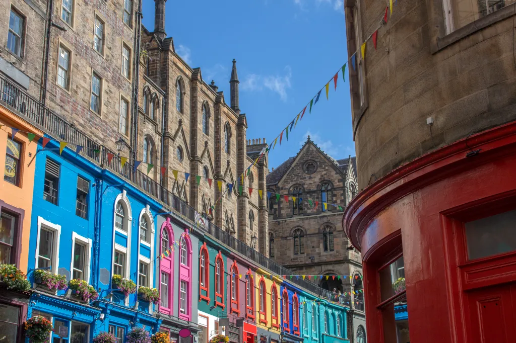 Victoria Street en Edimburgo, Escocia