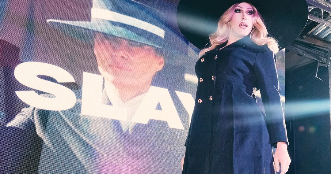 Las drag queens se burlan de las figuras de MAGA en un evento asombroso mientras recaudan más de $ 25 mil para la ACLU