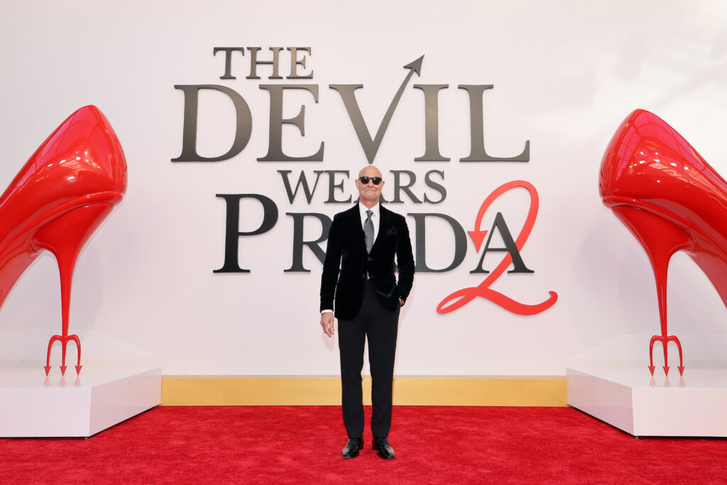 Stanley Tucci asiste al estreno mundial de The Devil Wears Prada 2 en el Lincoln Center de Nueva York, Nueva York, el 20 de abril de 2026. (Foto de Mike Coppola/Getty Images para 20th Century Studios)