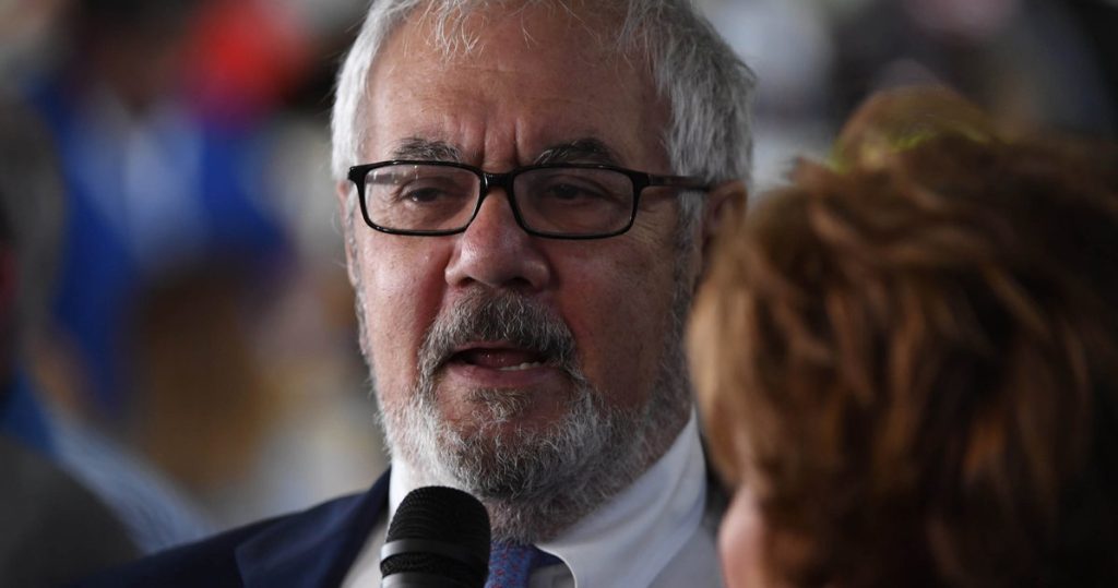Barney Frank critica a la extrema izquierda cuando ingresa en cuidados paliativos para tratar una insuficiencia cardíaca congestiva