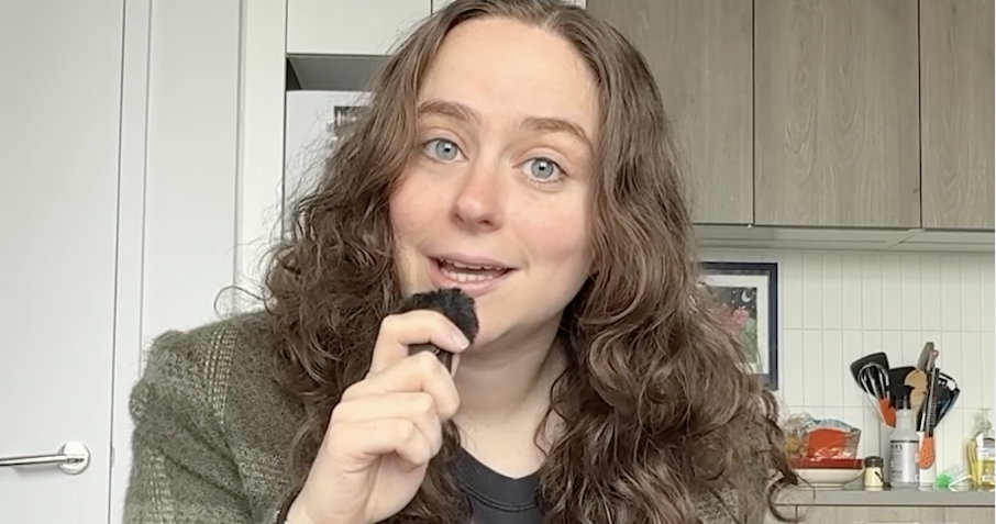 El comediante comparte una divertida visión de cómo crecer con madres lesbianas