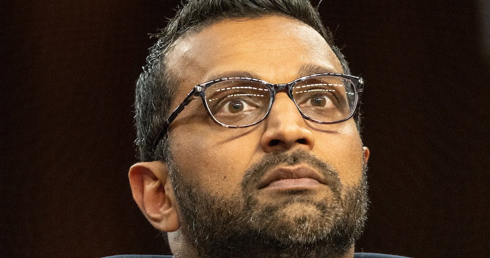 El enfurecido designado por Trump demanda a los medios por informar sobre su embriaguez. Su abogado es un “payaso legal”.