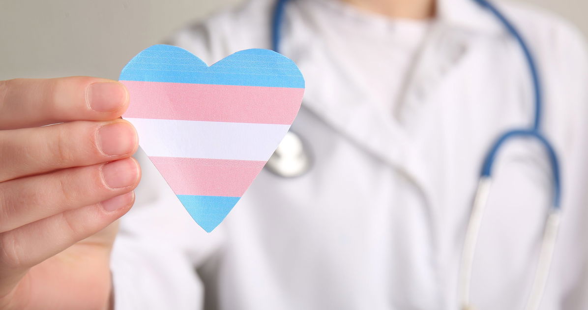 El grupo médico más grande del país afirma su apoyo a la atención médica que afirma el género