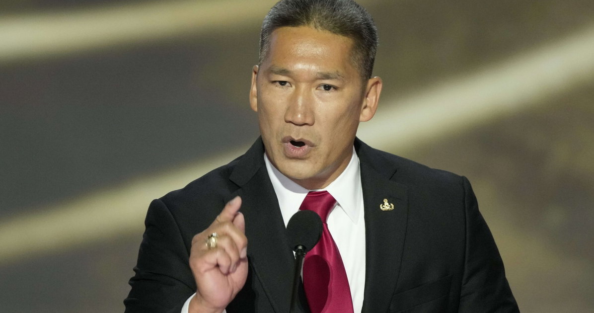 El nuevo secretario interino de la Marina de Trump teme que las brujas estén invadiendo la nación