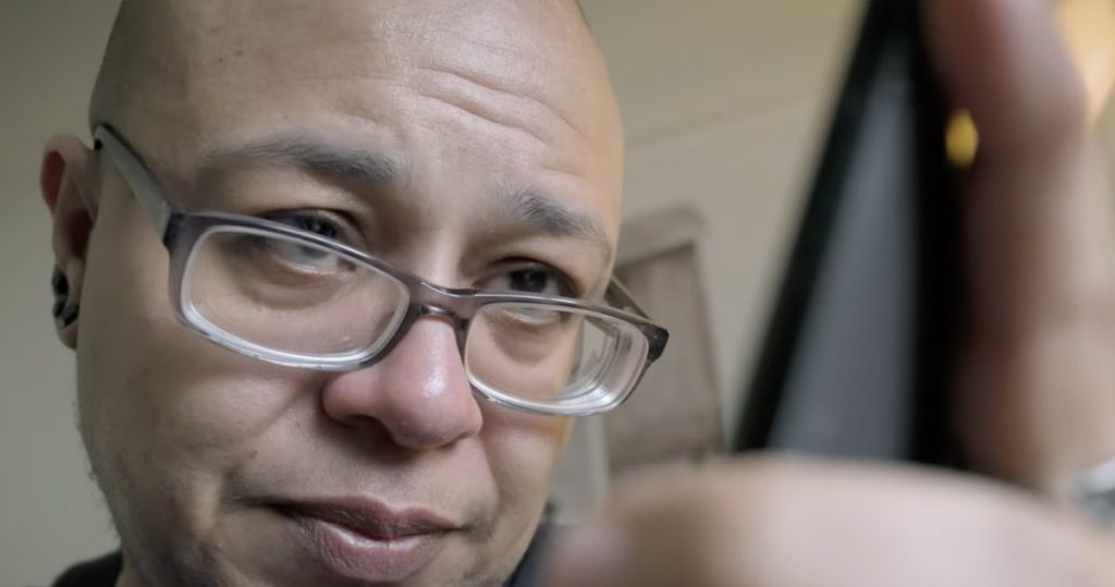 Hombre trans con novio AI comparte detalles íntimos de su relación romántica de 2 años