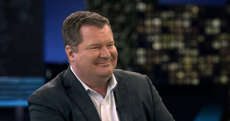 Influencer de MAGA dice que preferiría que Trump amenazara con crímenes de guerra que honrar a las personas trans