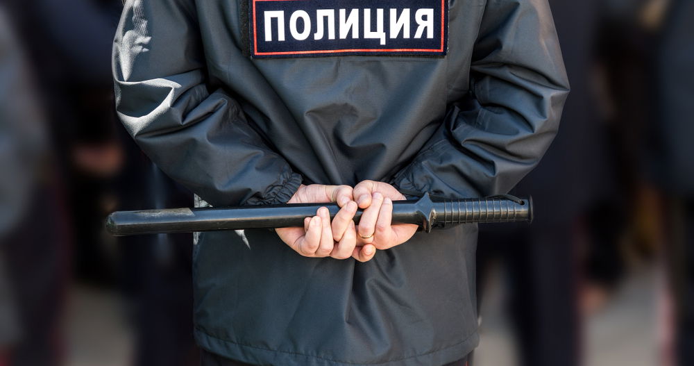 La policía rusa allana una editorial acusada de distribuir “propaganda” LGBTQ+