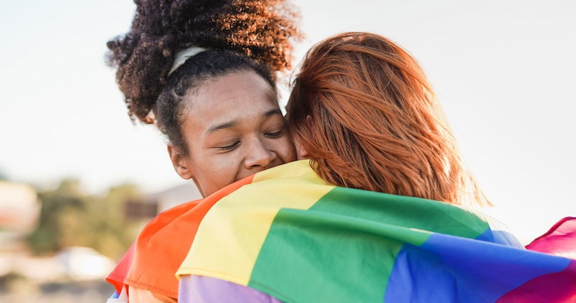 Más parejas del mismo sexo viven juntas que nunca y la mayoría son mujeres