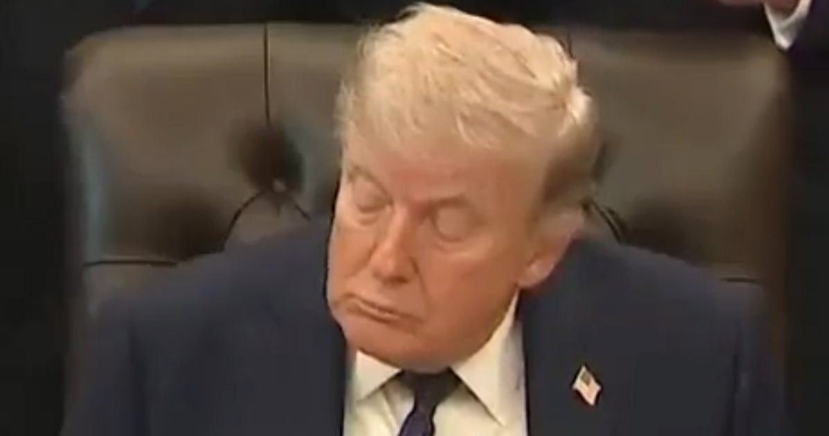 “Mentalmente equivocado”: ​​Trump se desmaya en la Oficina Oval, se despierta y luego se desmaya nuevamente