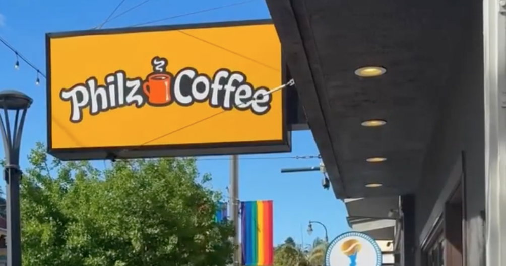 Philz Coffee se retira repentinamente de la prohibición de la bandera del Orgullo después de la protesta de los empleados y la comunidad
