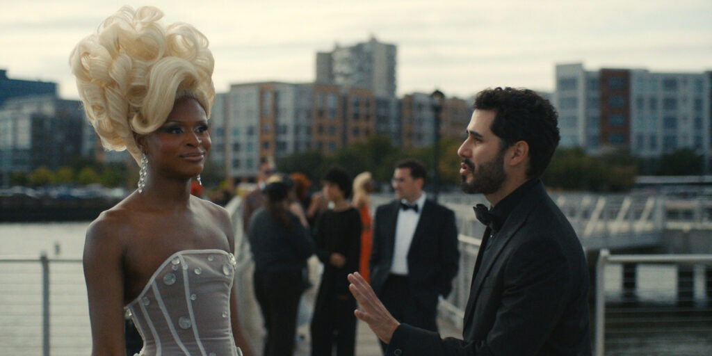 GRANDES ERRORES. (De izquierda a derecha) Symone y Jacob Gutiérrez como Tareq en el episodio 106 de Grandes errores. Cr. Cortesía de Netflix © 2026