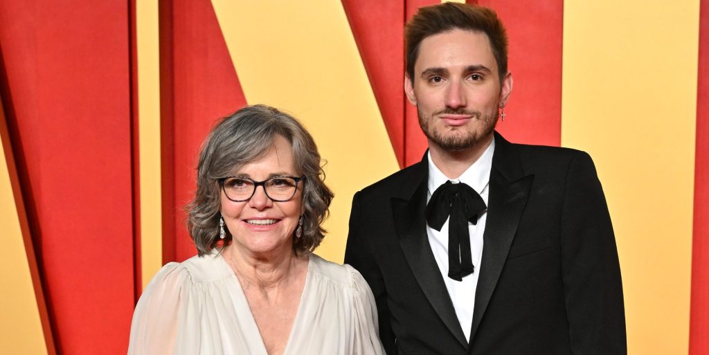 El hijo de Sally Field dice que esta icónica película lo hizo gay