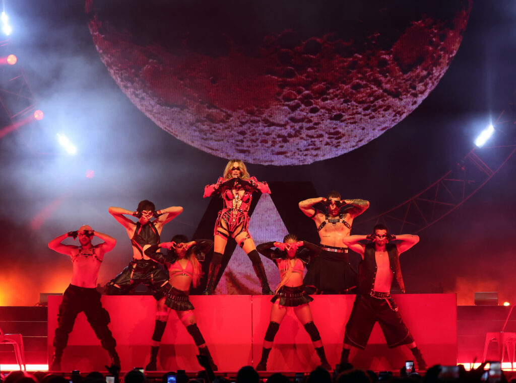 INGLEWOOD, CALIFORNIA - 24 DE MAYO: Kesha actúa en el escenario durante Kesha: The Freedom Tour en el Kia Forum el 24 de mayo de 2026 en Inglewood, California. (Foto de Emma McIntyre/Getty Images para Live Nation)