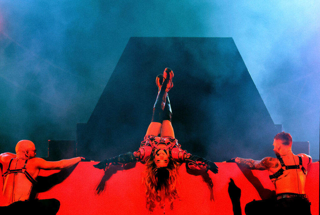 INGLEWOOD, CALIFORNIA - 24 DE MAYO: Kesha actúa en el escenario durante Kesha: The Freedom Tour en el Kia Forum el 24 de mayo de 2026 en Inglewood, California. (Foto de Emma McIntyre/Getty Images para Live Nation)