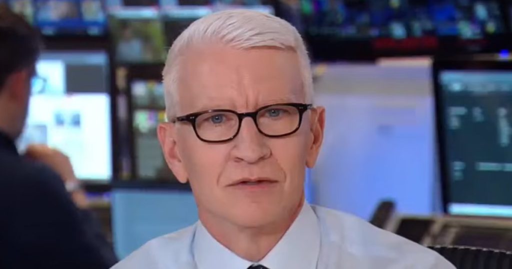 Anderson Cooper angustiado mientras informaba sobre cómo Trump podría enviarle millones a un abusador de menores