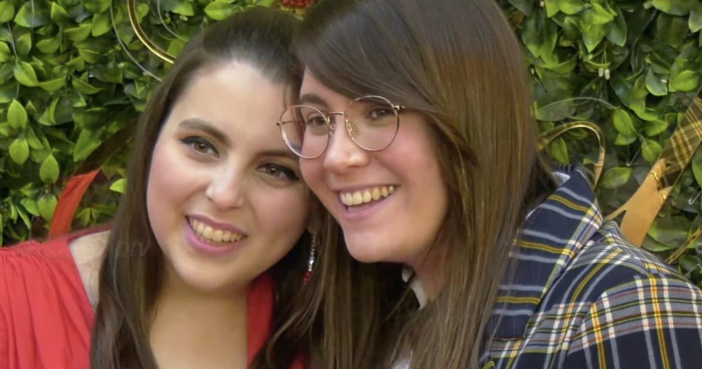 Beanie Feldstein y su esposa Bonnie Chance-Roberts anuncian que un "Beanie Baby" está en camino