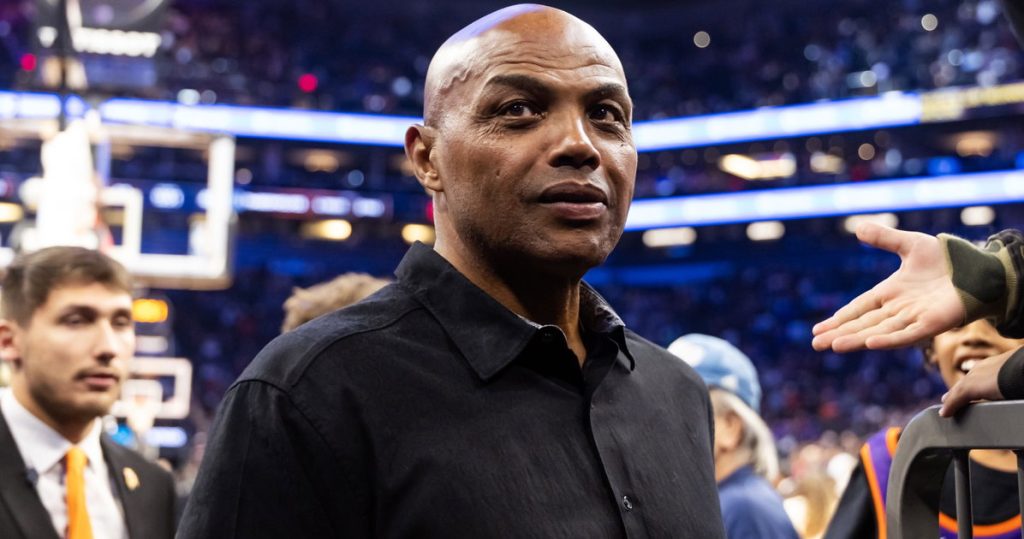 Charles Barkley llora a Jason Collins y celebra su legado: “Estaba orgulloso de él por haber salido del armario”