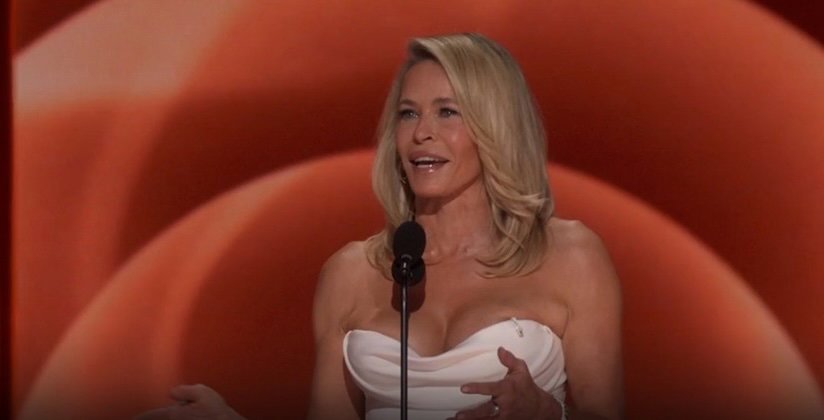Chelsea Handler usa chistes homofóbicos para asar al comediante “racista” de MAGA Tony Hinchcliffe