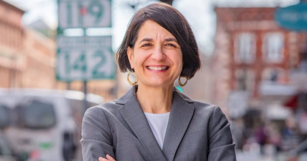 Congresista lesbiana: “Trump claramente ha estado protegiendo a sus amigos pedófilos”