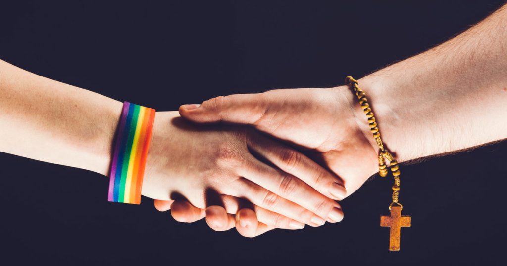 El Vaticano hace historia con el primer informe oficial que cita a hombres homosexuales casados