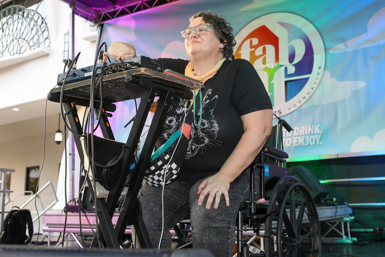 Más que fundadora, directora ejecutiva, activista, esposa y música, Shannon Fortner cautivó a la multitud con su voz y sus palabras.