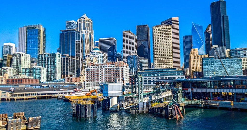 La Comisión LGBTQ pide a Seattle que declare el estado de emergencia para aumentar los recursos para los refugiados trans