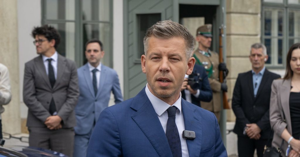Las personas que votaron por el nuevo gobierno de Hungría apoyan ampliamente los derechos LGBTQ+