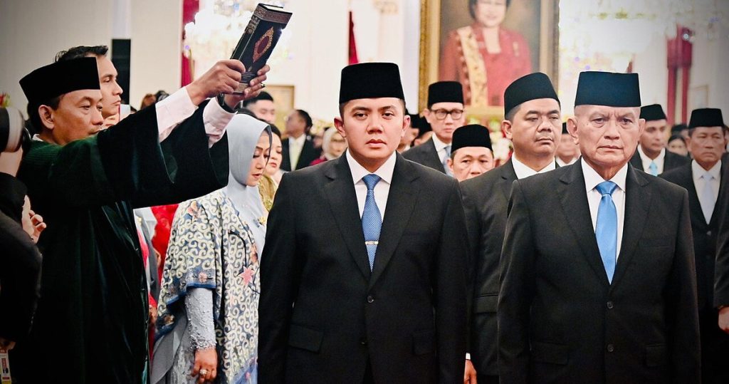 Líder conservador acusa al presidente indonesio de estar bajo el “control peligroso” de un hombre gay