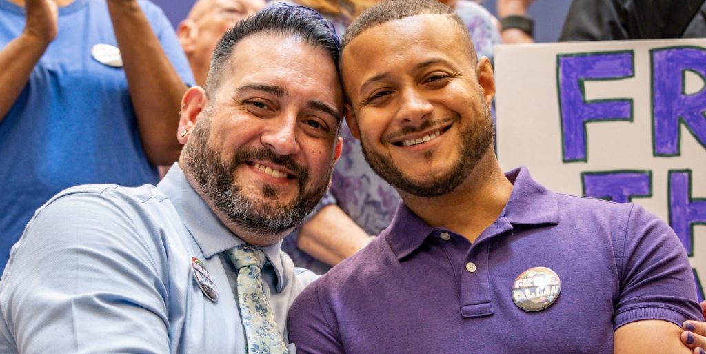 Pareja gay se reúne después de 150 días detenida por ICE: 'Aterrada todas las noches'