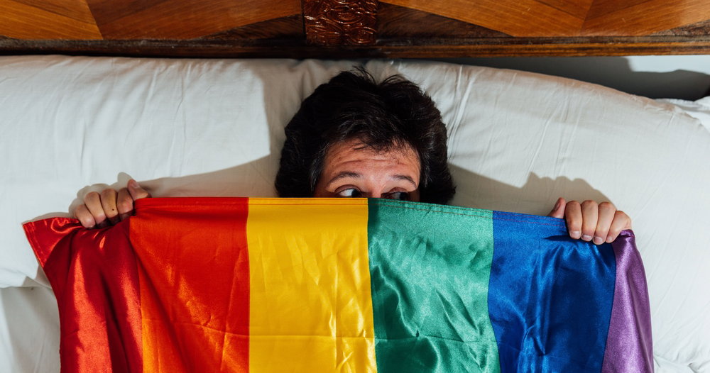 Un hombre demanda a su empleador por no adaptarse a su “fobia” a las banderas arcoíris y los pronombres trans