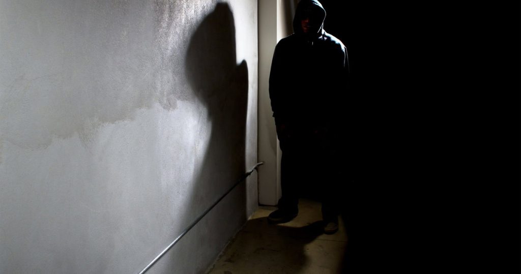Una turba hospitaliza a un hombre con heridas graves tras un ataque nocturno