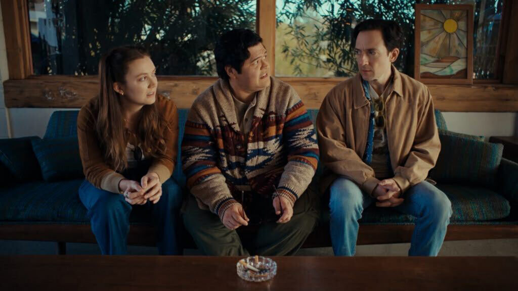 Josh Brener, Harvey Guillén y Billie Lourd en ESE AMIGO (Foto: Straw Hut Media)