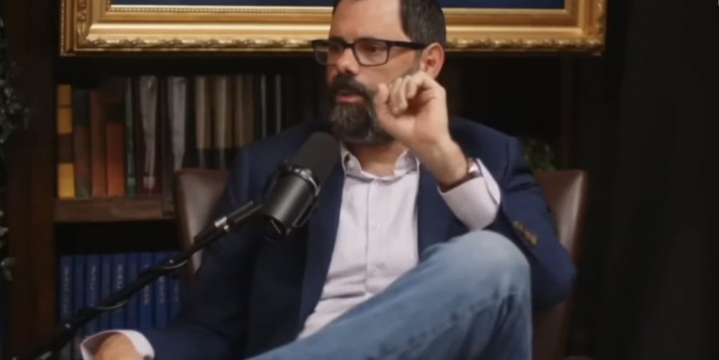 Pastor nacionalista cristiano dice que 'las maestras hacen que los niños sean homosexuales' en la transmisión en vivo de Right Response