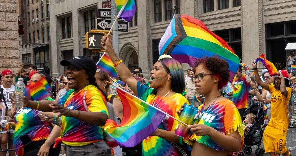 La celebración de la alegría negra durante el Mes del Orgullo nos recuerda nuestra belleza y poder.