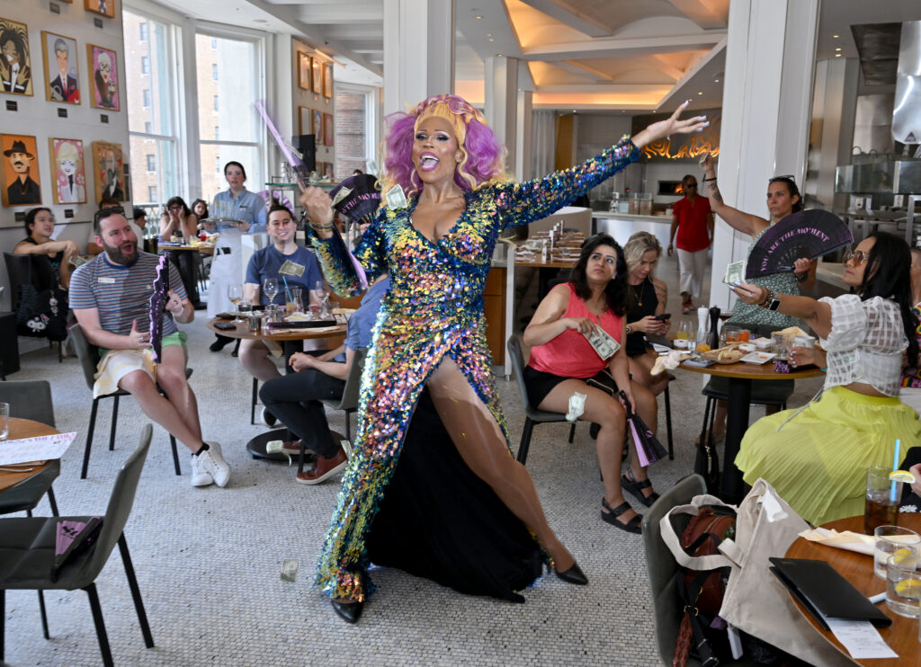 NUEVA YORK, NUEVA YORK - 20 DE JUNIO: Peppermint asiste al brunch Survival of the Thickest x NYC Pride Drag el 20 de junio de 2026 en la ciudad de Nueva York. (Foto de Roy Rochlin/Getty Images para Netflix)